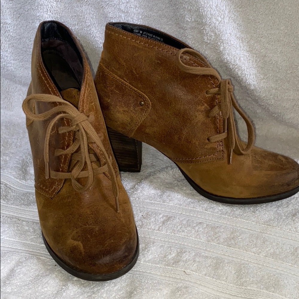 Clark Artisan Laceup Booties, sz 9